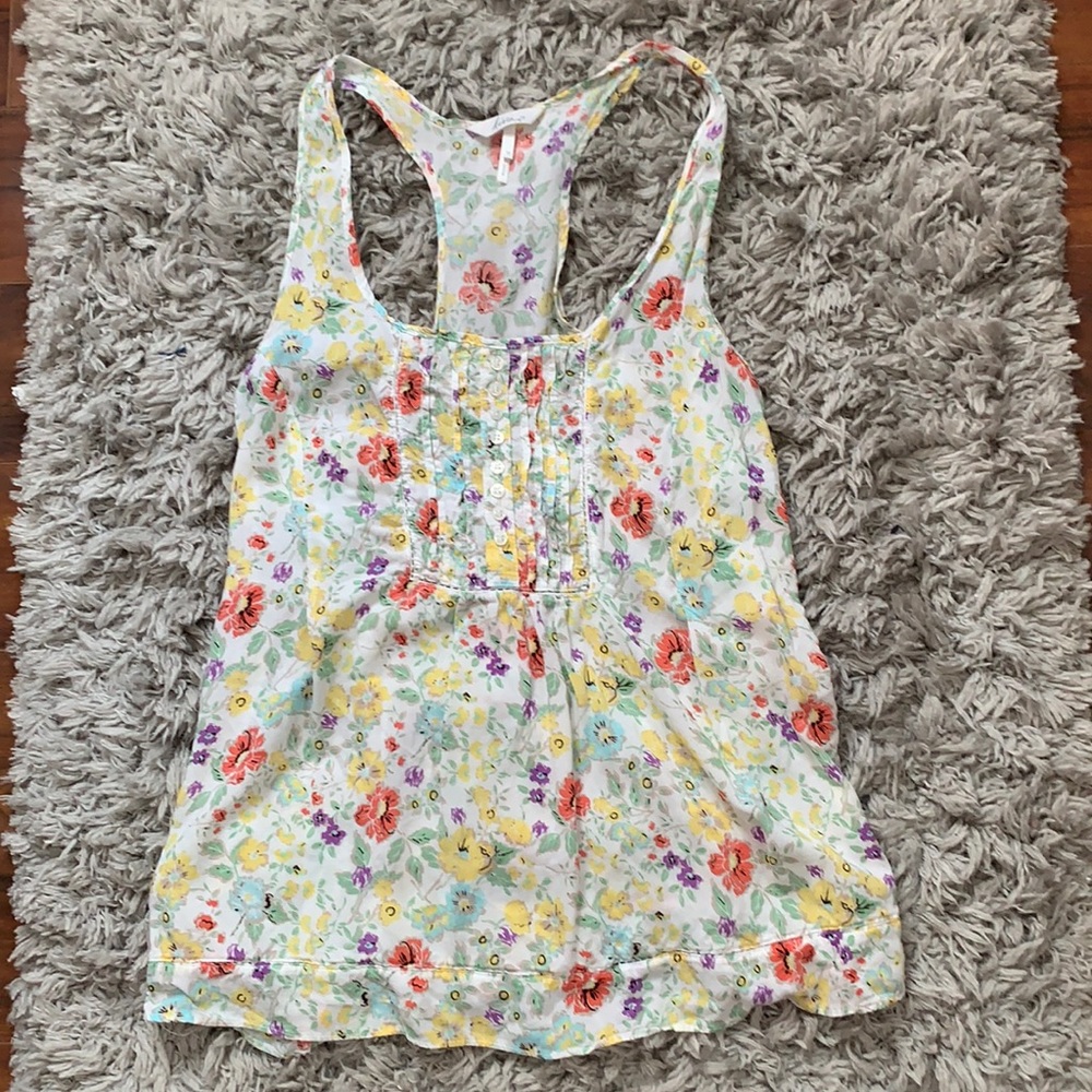 Kirra floral blouse tank so cute! Sz m